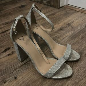 8.5 Windsor silver sparkly heels